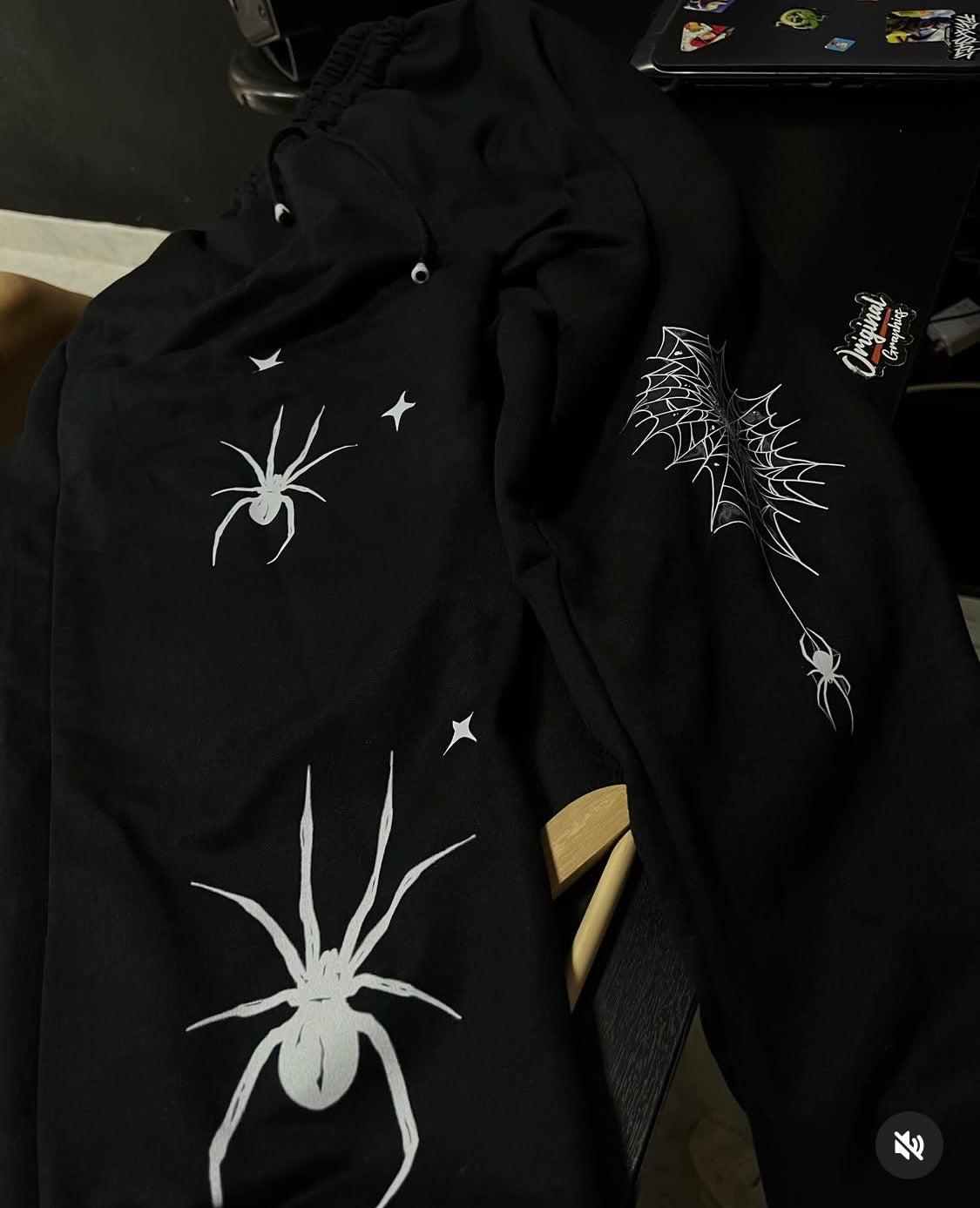 Sudadera arañas.